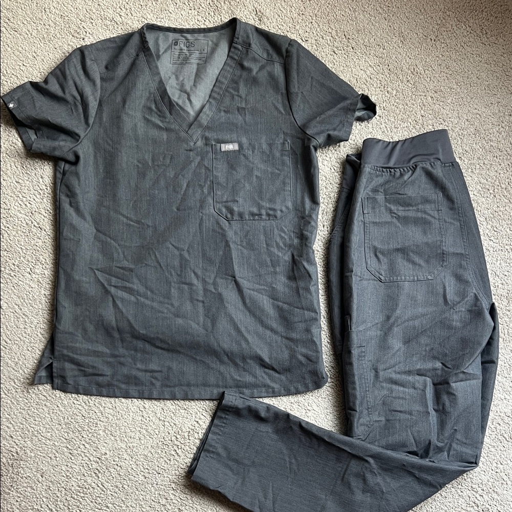Figs Charcoal Scrub Ensemble